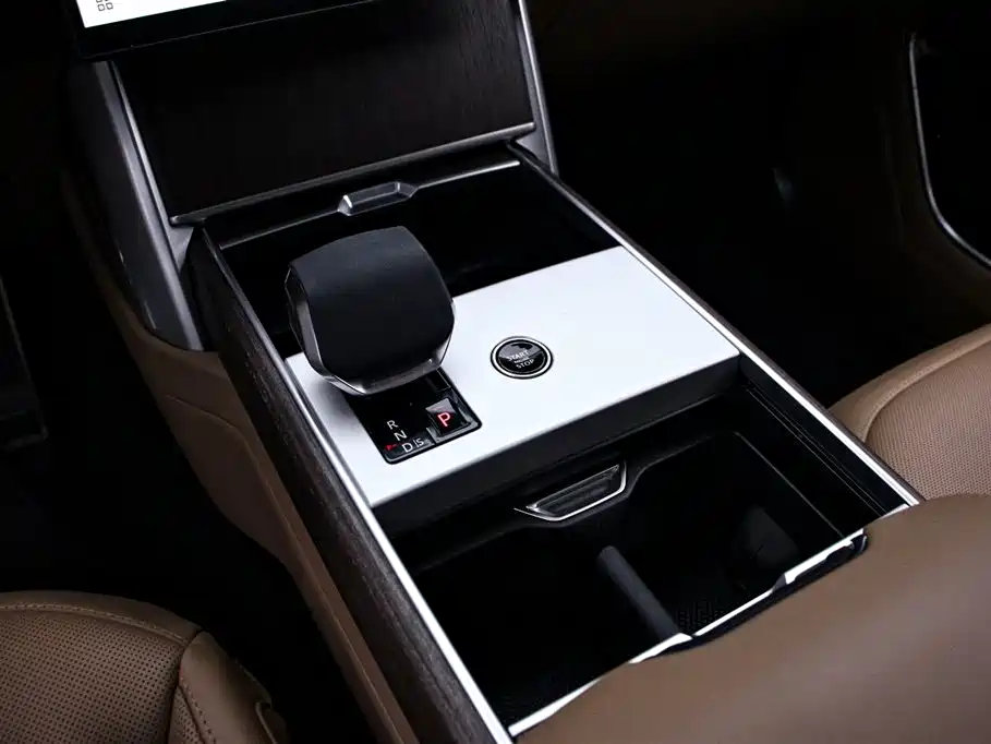 Land Rover Range Rover 2025 3.0 L6 360PS Vogue Edition 2025 - thumbnail 9