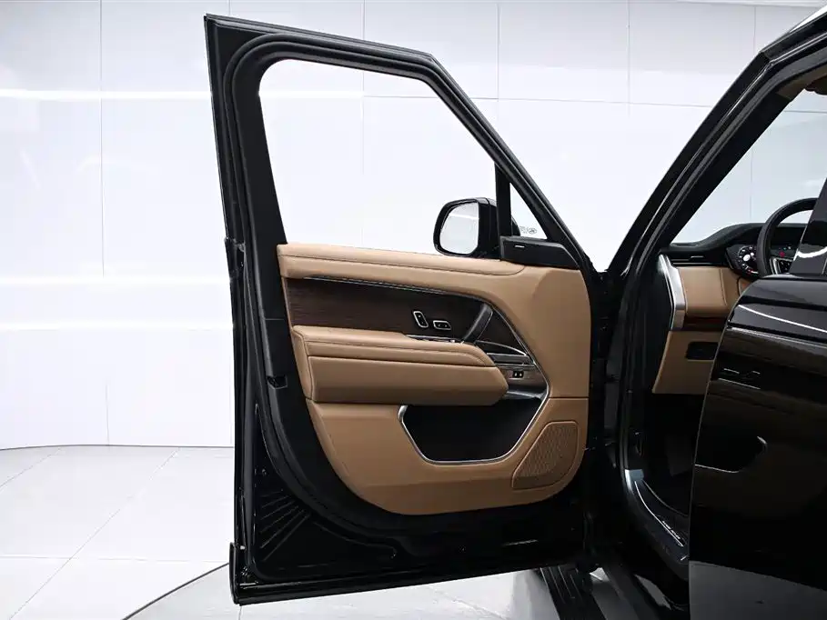 Land Rover Range Rover 2025 3.0 L6 360PS Vogue Edition 2025 - thumbnail 11