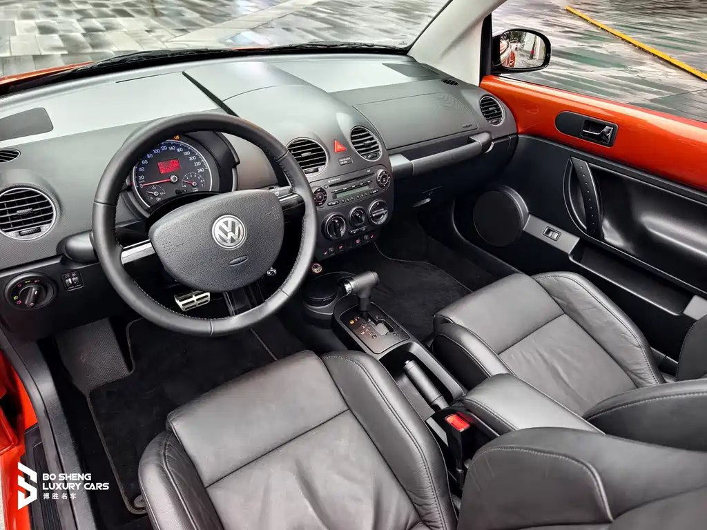 Volkswagen Volkswagen Beetle 2010 2.0 BlackOrange Convertible Luxury Edition 2010 - thumbnail 4