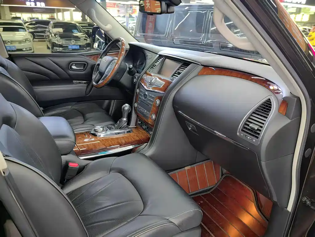 Infiniti Infiniti QX80 2016 5.6L 4WD 2017 - thumbnail 4