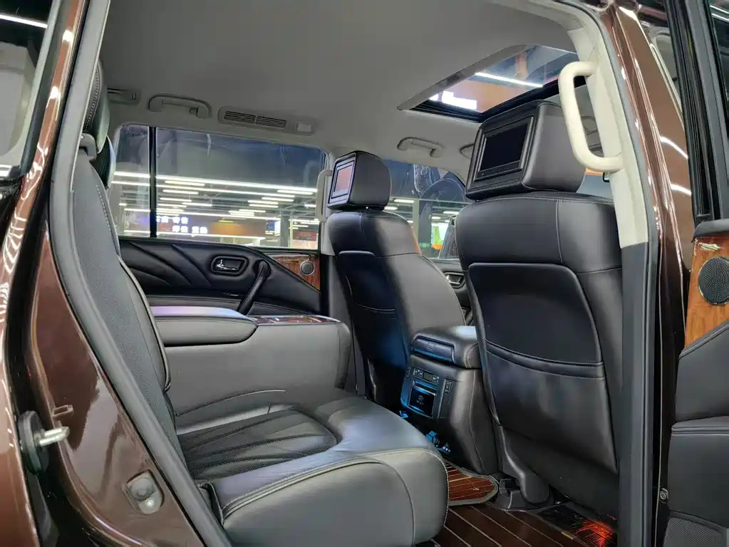 Infiniti Infiniti QX80 2016 5.6L 4WD 2017 - thumbnail 15