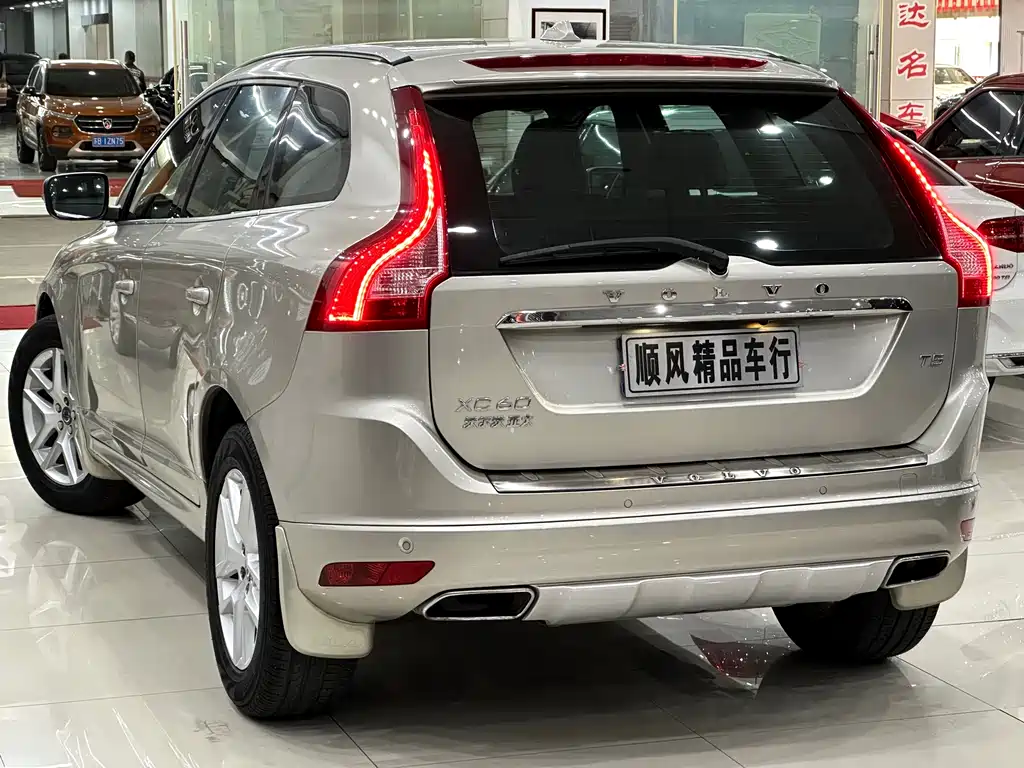 Volvo Volvo XC60 2017 T5 IntelliSafe Upgrade Edition 2017 - thumbnail 3