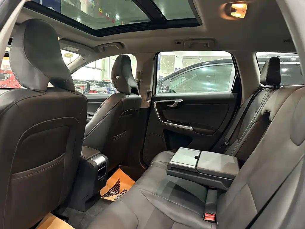 Volvo Volvo XC60 2017 T5 IntelliSafe Upgrade Edition 2017 - thumbnail 12