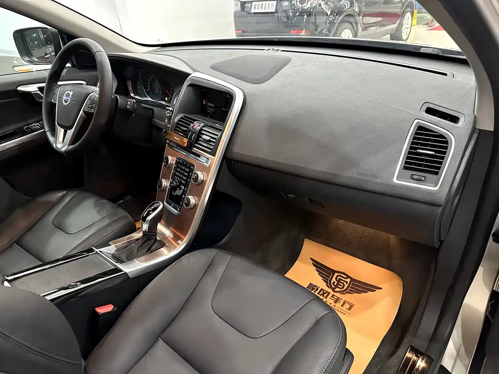 Volvo Volvo XC60 2017 T5 IntelliSafe Upgrade Edition 2017 - thumbnail 16