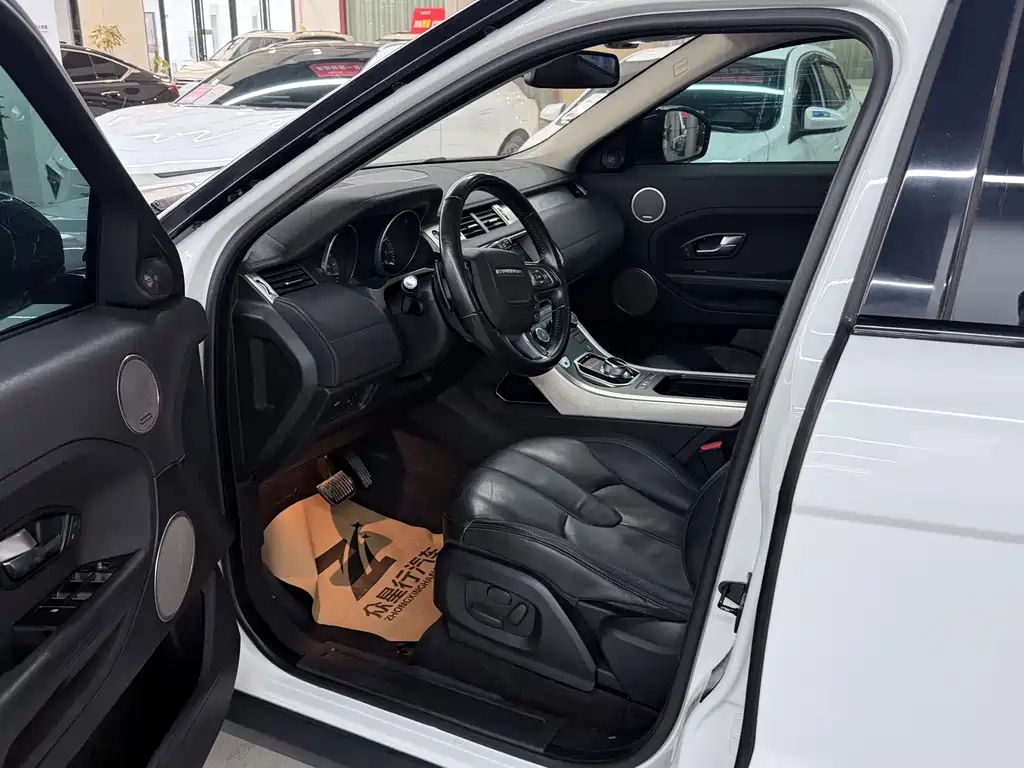 Land Rover Range Rover Evoque 2015 2.0T Five-Door Style Edition 2016 - thumbnail 4