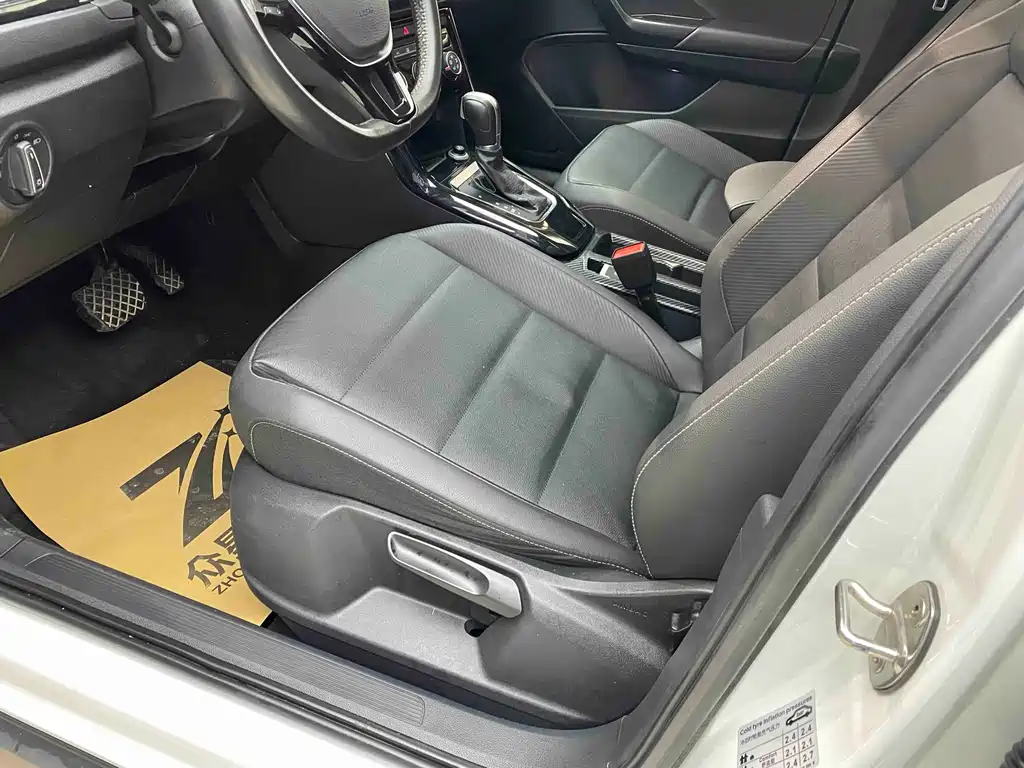 Volkswagen T-Roc 2021 280TSI DSG 2WD Comfort Intelligent Connectivity Edition 2021 - thumbnail 4