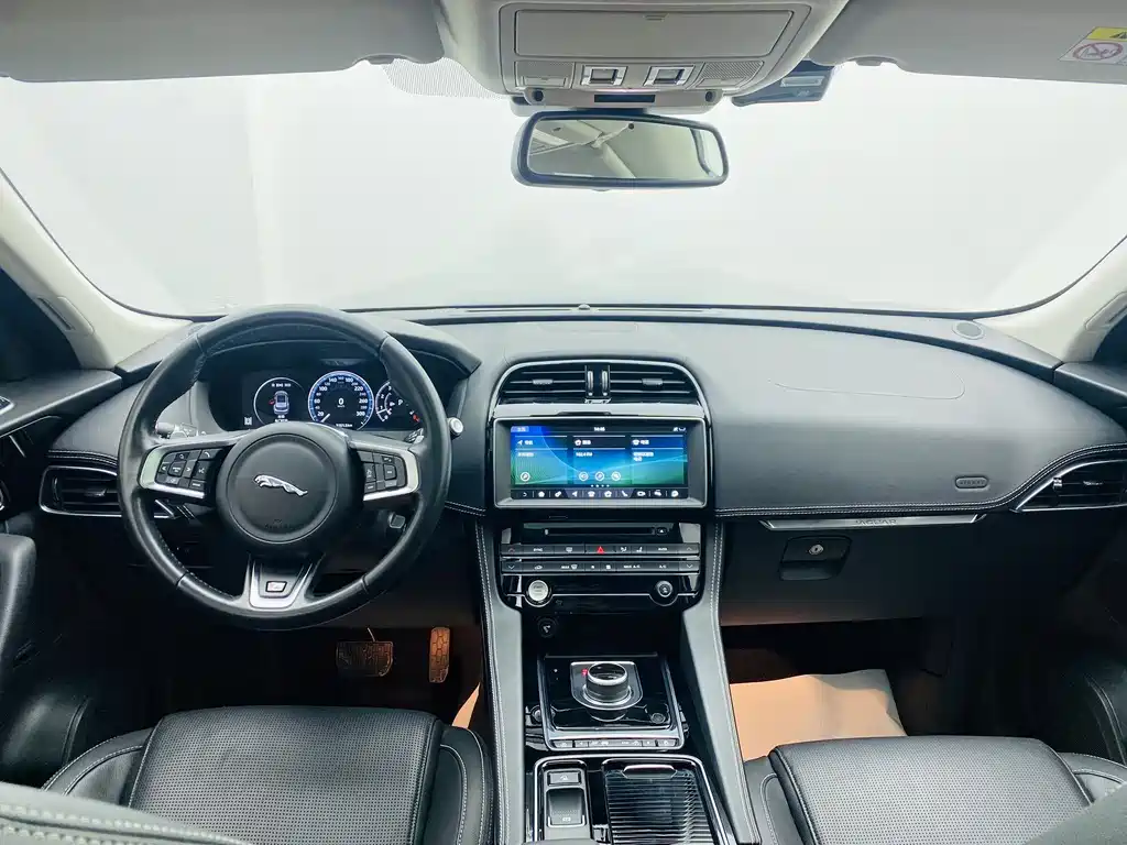 Jaguar Jaguar F-PACE 2019 2.0T AWD R-Sport 2018 - thumbnail 8