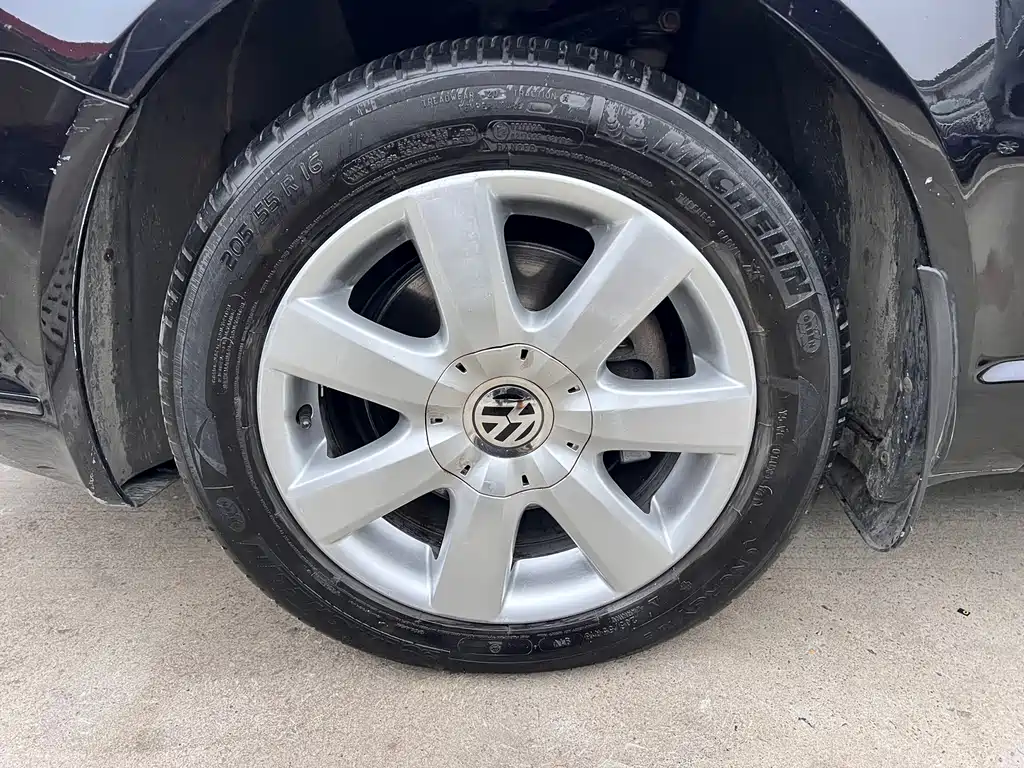 Volkswagen Passat Lingyu 2011 1.8T Manual Premium Edition 2012 - thumbnail 4
