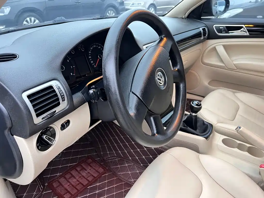 Volkswagen Passat Lingyu 2011 1.8T Manual Premium Edition 2012 - thumbnail 8