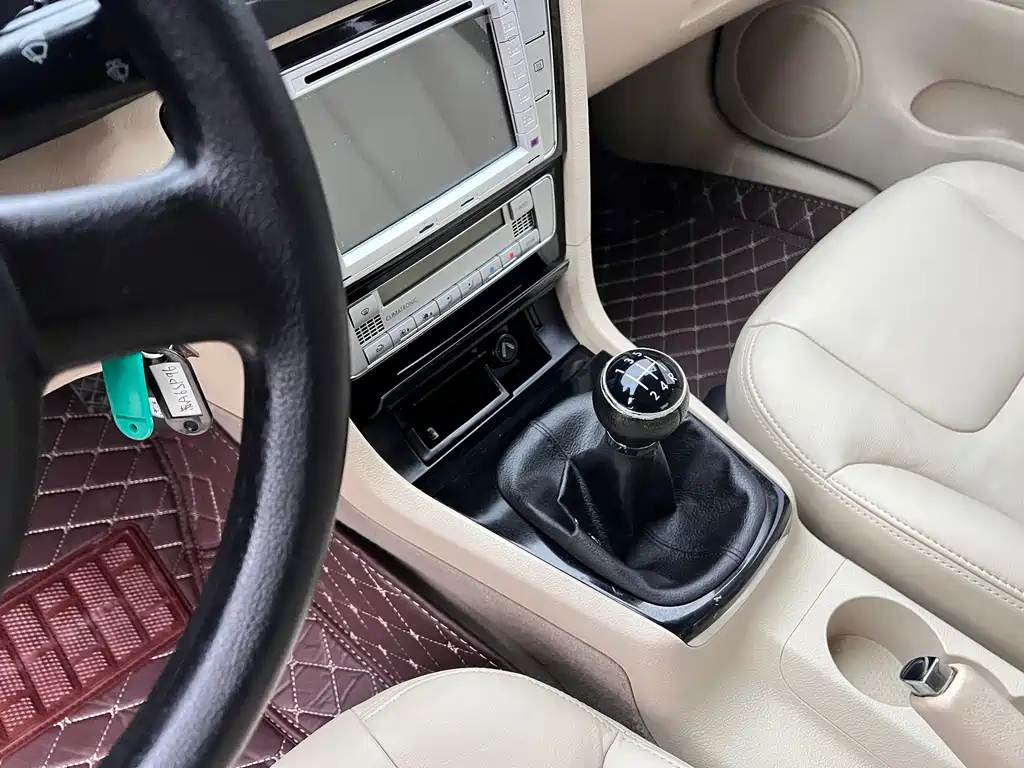 Volkswagen Passat Lingyu 2011 1.8T Manual Premium Edition 2012 - thumbnail 9