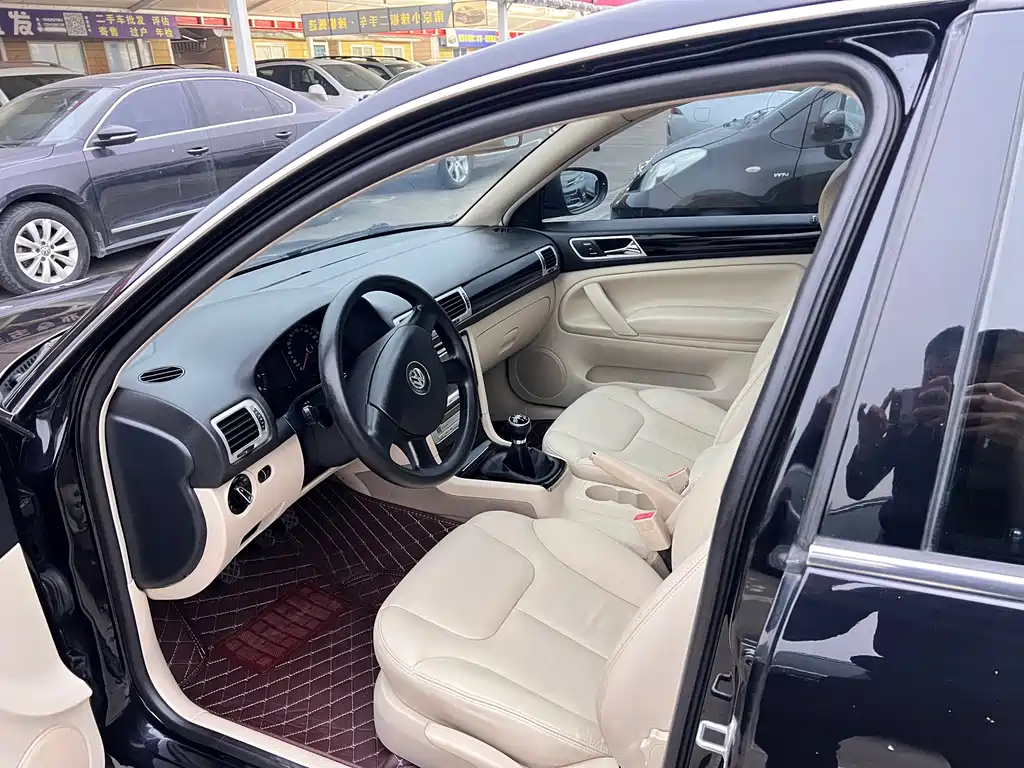 Volkswagen Passat Lingyu 2011 1.8T Manual Premium Edition 2012 - thumbnail 10