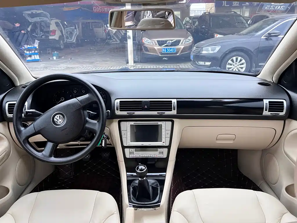 Volkswagen Passat Lingyu 2011 1.8T Manual Premium Edition 2012 - thumbnail 14