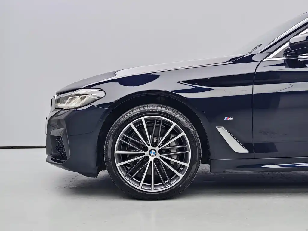 BMW BMW 5 Series 2023 Facelift 530Li Leading Model M Sport Package 2023 - thumbnail 6
