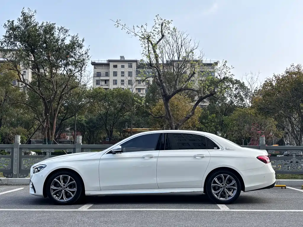 Mercedes-Benz Mercedes-Benz E-Class 2023 Model Year Facelift E 300 L Sport Style 2023 - thumbnail 3