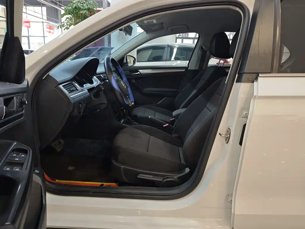 Volkswagen Volkswagen Bora 2019 Bora Legend 1.5L Automatic Fashion Edition National VI 2021 - thumbnail 4