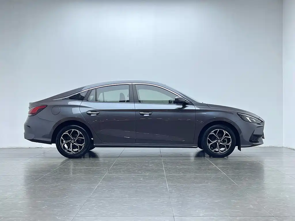 MG MG 5 2022 180DVVT CVT Youth Luxury Edition 2023 - thumbnail 16