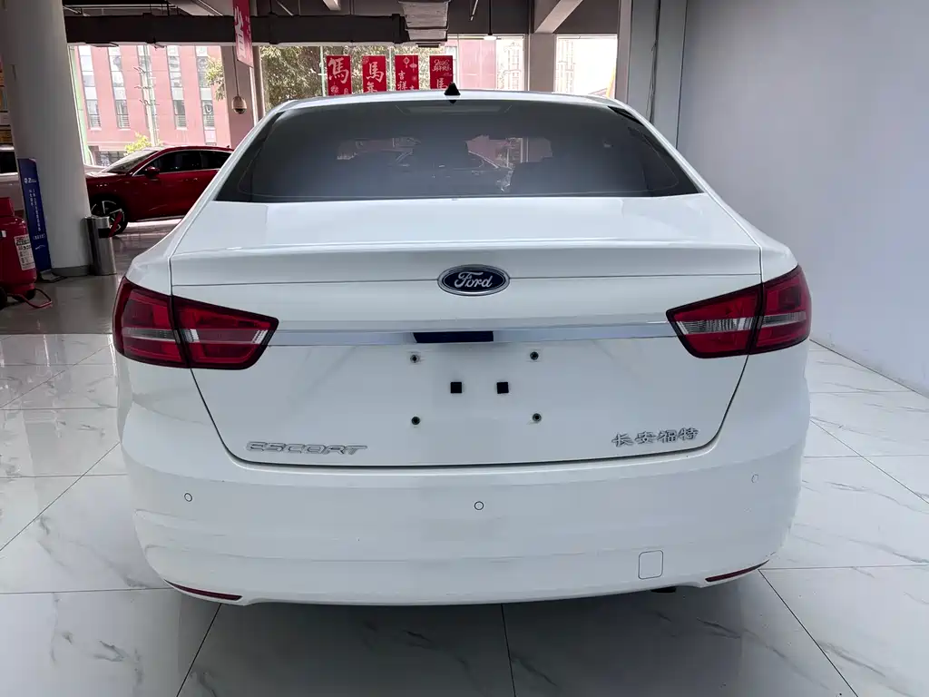 Ford Ford Focus 2015 1.5L Automatic Fashion Edition 2016 - thumbnail 6