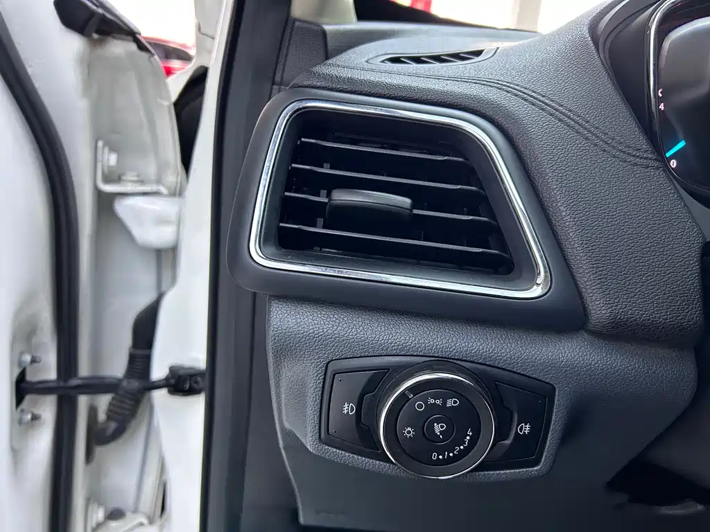 Ford Ford Focus 2015 1.5L Automatic Fashion Edition 2016 - thumbnail 14