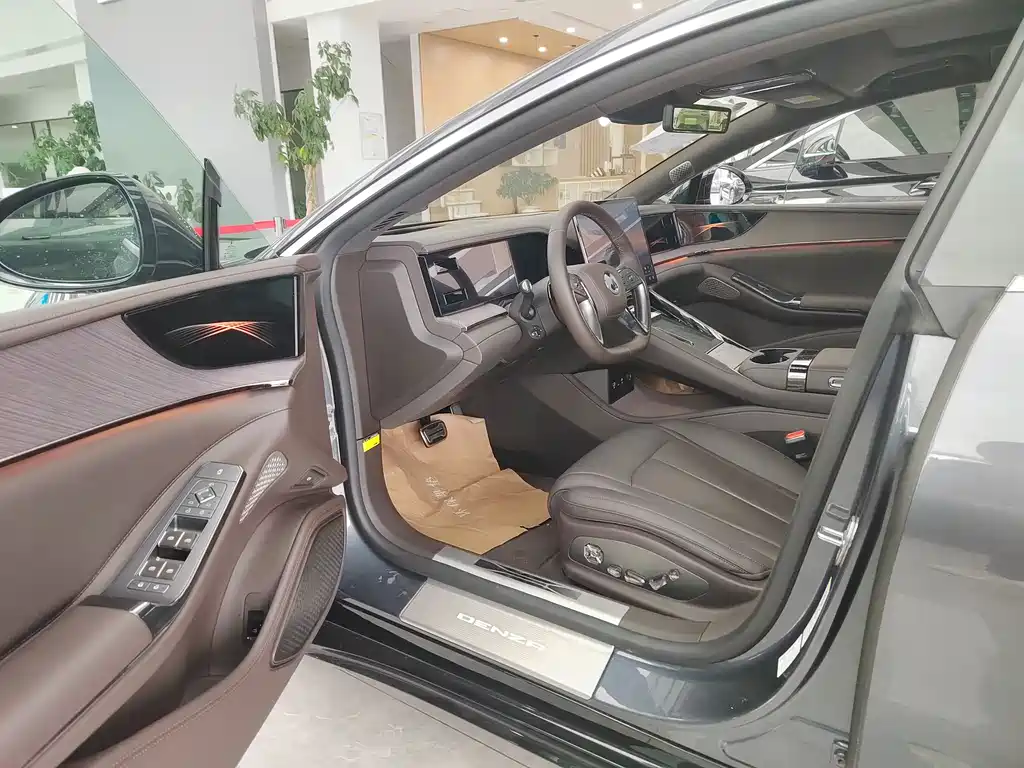 Denza Tang Z9 2024 Model 1100km AWD Max Version 2024 - thumbnail 2