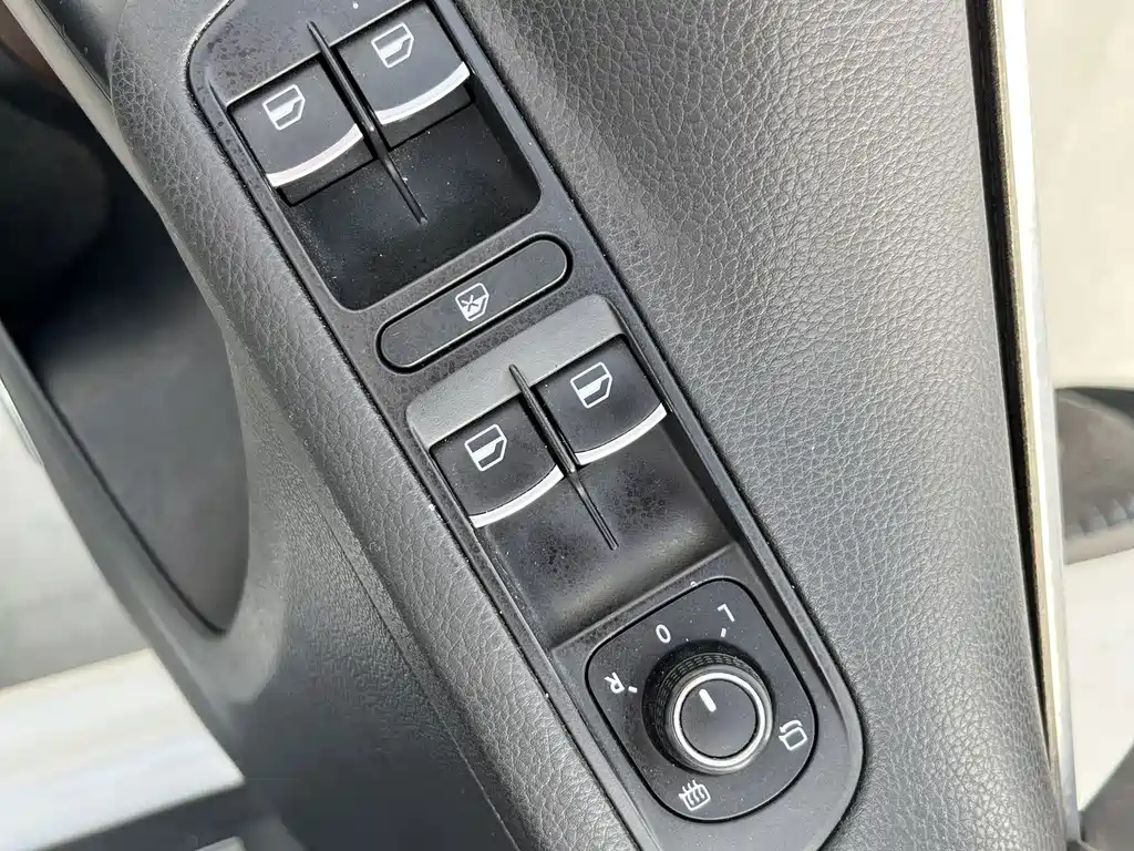 Volkswagen Volkswagen Tiguan 2015 2.0TSI Automatic AWD Flagship Edition 2014 - thumbnail 4