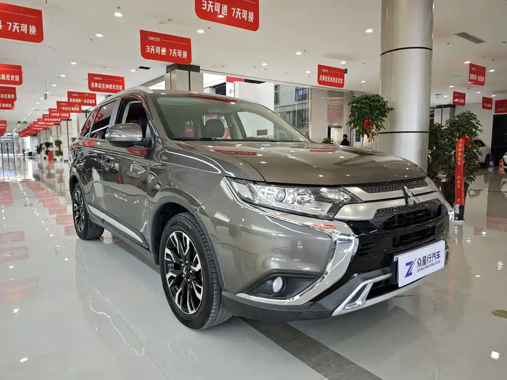 Mitsubishi Outlander 2019 2.0L 2WD Comfort Edition 5-seater China VI 2019 - thumbnail 3