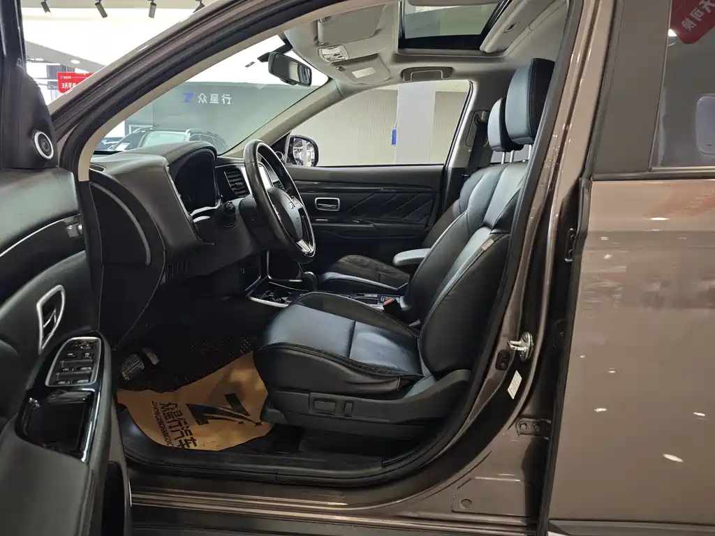 Mitsubishi Outlander 2019 2.0L 2WD Comfort Edition 5-seater China VI 2019 - thumbnail 4