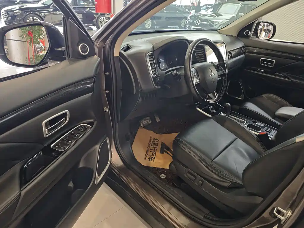 Mitsubishi Outlander 2019 2.0L 2WD Comfort Edition 5-seater China VI 2019 - thumbnail 5