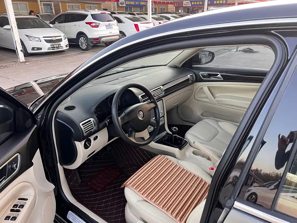 Volkswagen Volkswagen Passat Lingyu 2009 2.0L MFI Manual Premium Edition 2010 - thumbnail 10
