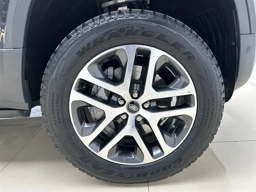 Land Rover Land Rover Defender 2023 110 3.0T P400 Dark Edition 2023 - thumbnail 6