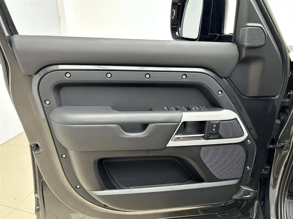 Land Rover Land Rover Defender 2023 110 3.0T P400 Dark Edition 2023 - thumbnail 8