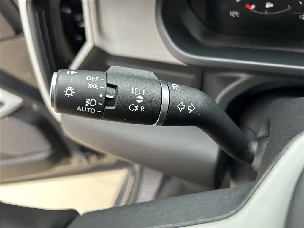 Land Rover Land Rover Defender 2023 110 3.0T P400 Dark Edition 2023 - thumbnail 9
