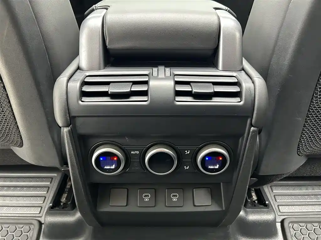 Land Rover Land Rover Defender 2023 110 3.0T P400 Dark Edition 2023 - thumbnail 15