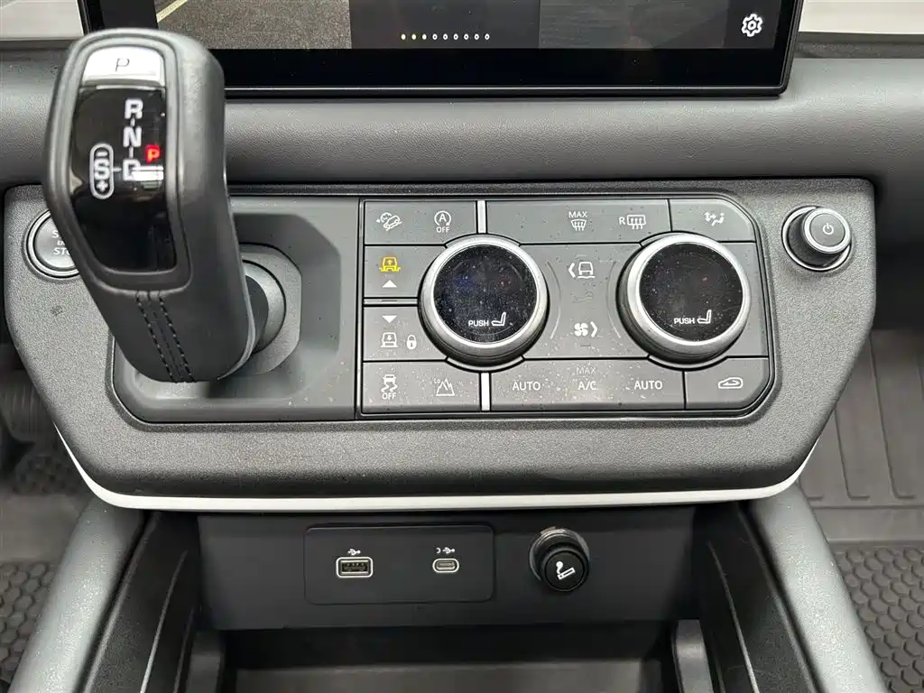 Land Rover Land Rover Defender 2023 110 3.0T P400 Dark Edition 2023 - thumbnail 17