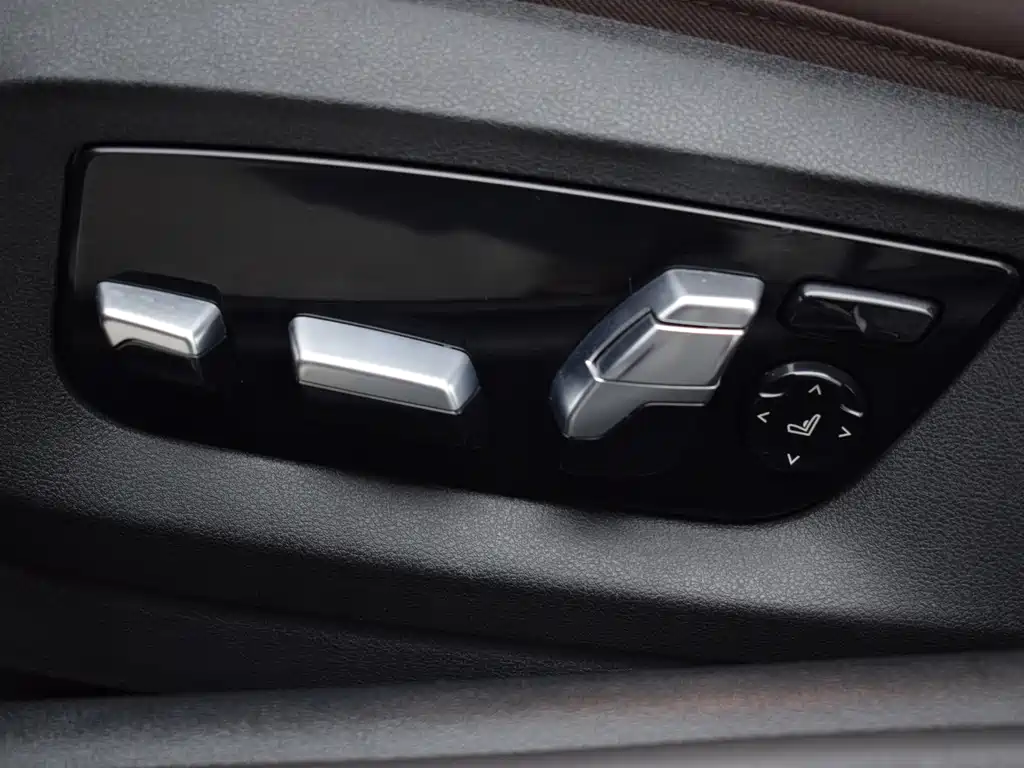 BMW BMW 5 Series 2020 530Li Luxury Package 2020 - thumbnail 16
