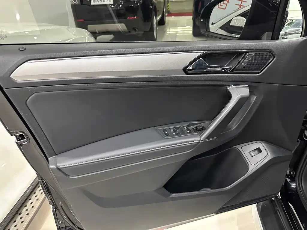 Volkswagen Volkswagen Tiguan L 2018 Facelift 330TSI Automatic 2WD Flagship Edition 2018 - thumbnail 12