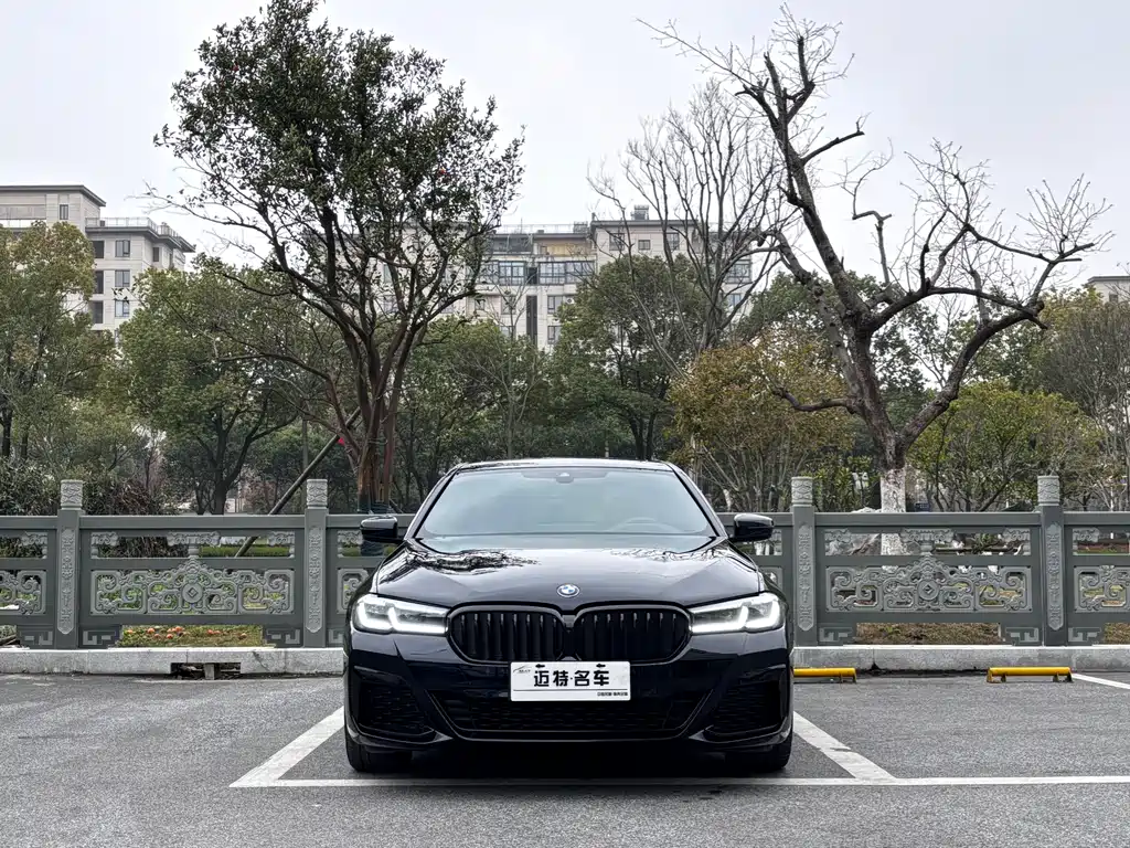 BMW BMW 5 Series Import 2022 Model Facelift 530i Style Edition M Sport Package 2023 - thumbnail 2