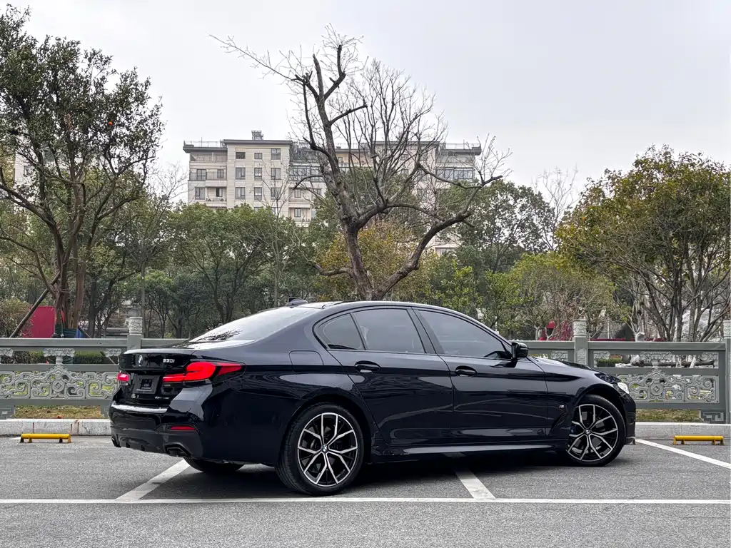 BMW BMW 5 Series Import 2022 Model Facelift 530i Style Edition M Sport Package 2023 - thumbnail 4