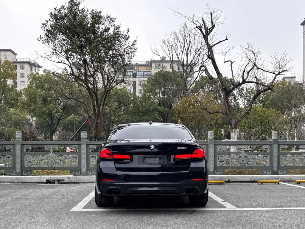 BMW BMW 5 Series Import 2022 Model Facelift 530i Style Edition M Sport Package 2023 - thumbnail 5