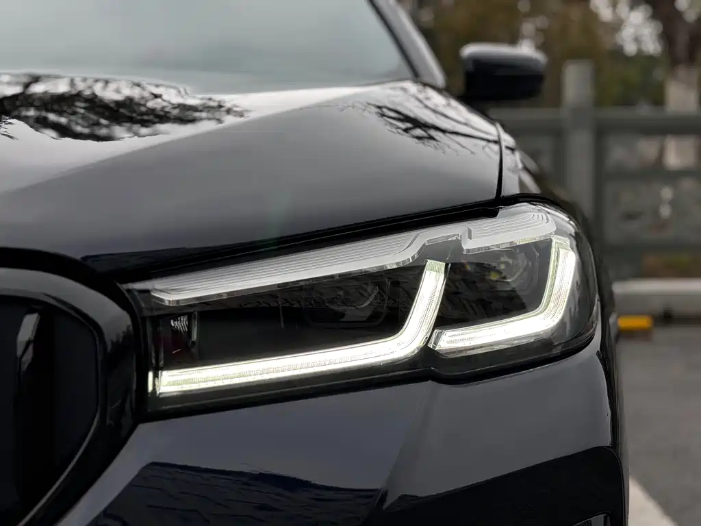 BMW BMW 5 Series Import 2022 Model Facelift 530i Style Edition M Sport Package 2023 - thumbnail 6