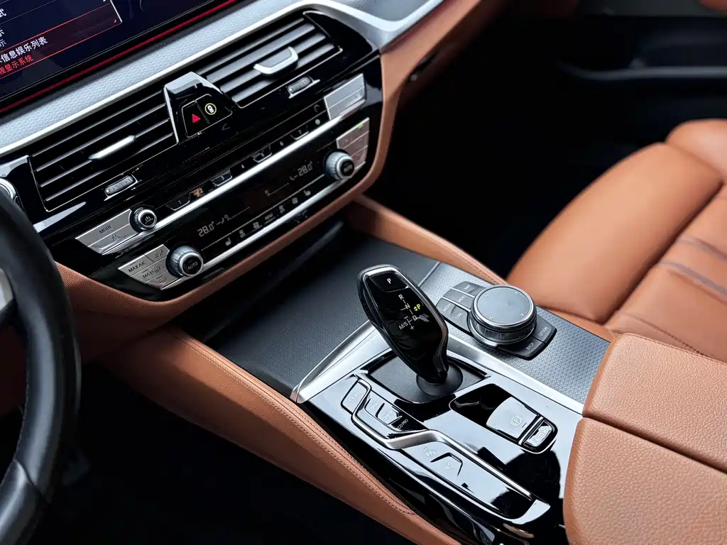 BMW BMW 5 Series Import 2022 Model Facelift 530i Style Edition M Sport Package 2023 - thumbnail 20