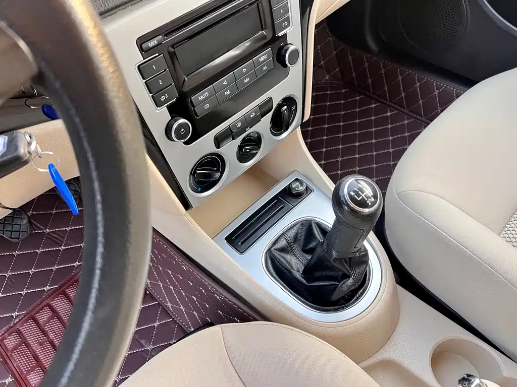 Volkswagen Volkswagen Lavida 2013 Classic 1.6L Manual Fashion Edition 2013 - thumbnail 9