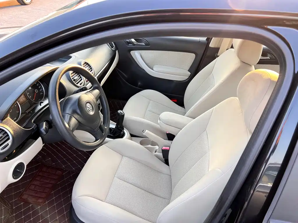 Volkswagen Volkswagen Lavida 2013 Classic 1.6L Manual Fashion Edition 2013 - thumbnail 11