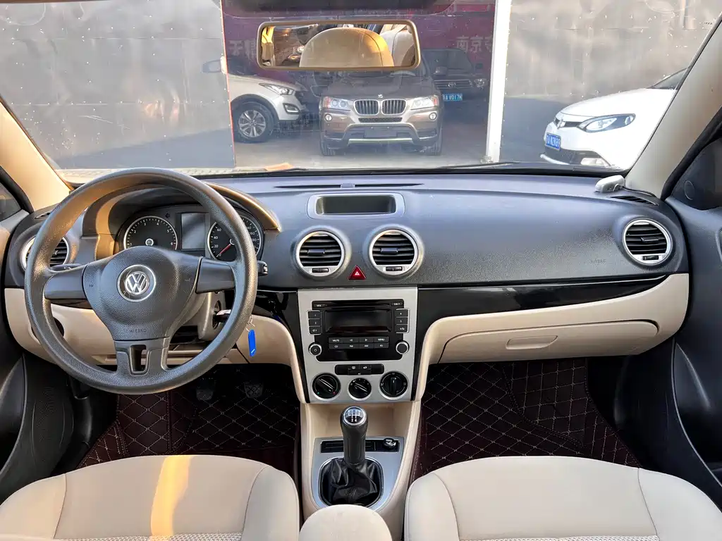 Volkswagen Volkswagen Lavida 2013 Classic 1.6L Manual Fashion Edition 2013 - thumbnail 13