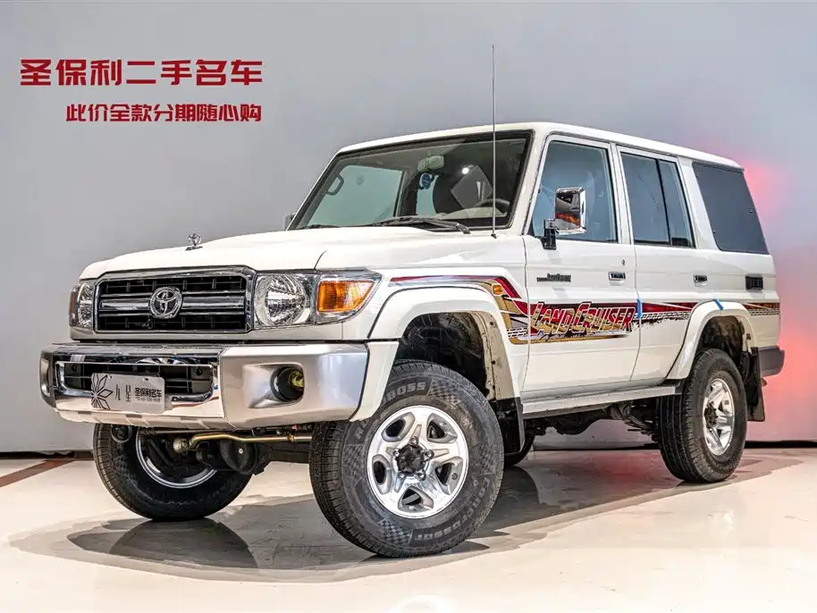 Toyota Land Cruiser LC76 2023 4.0L Middle East Version 2024