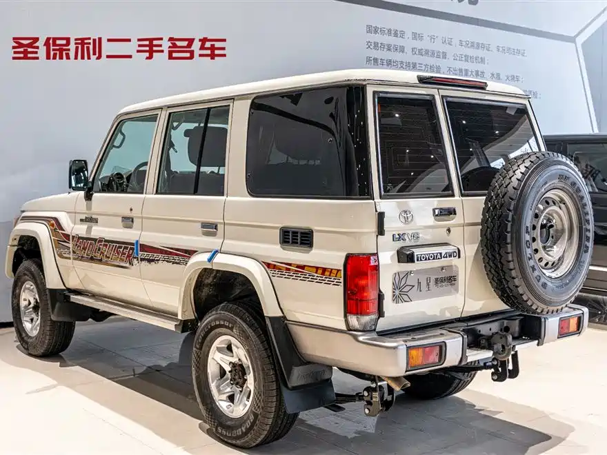 Toyota Land Cruiser LC76 2023 4.0L Middle East Version 2024 - thumbnail 3