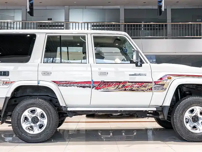 Toyota Land Cruiser LC76 2023 4.0L Middle East Version 2024 - thumbnail 4
