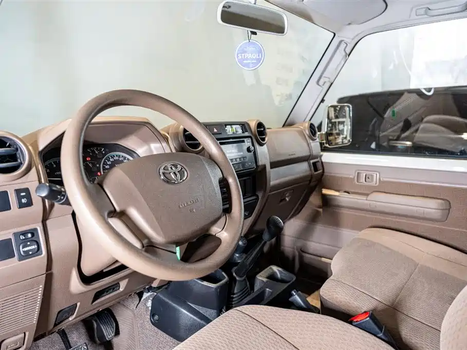 Toyota Land Cruiser LC76 2023 4.0L Middle East Version 2024 - thumbnail 6