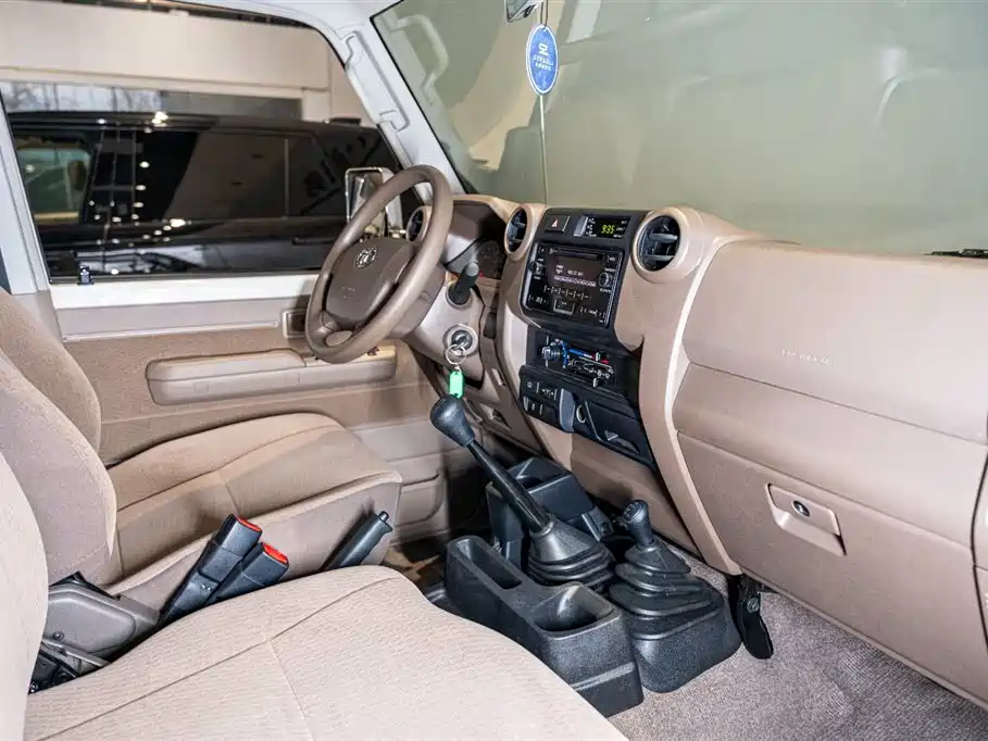 Toyota Land Cruiser LC76 2023 4.0L Middle East Version 2024 - thumbnail 10