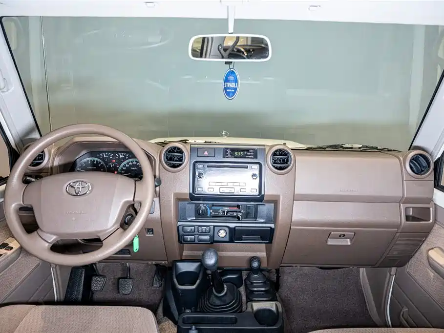 Toyota Land Cruiser LC76 2023 4.0L Middle East Version 2024 - thumbnail 11