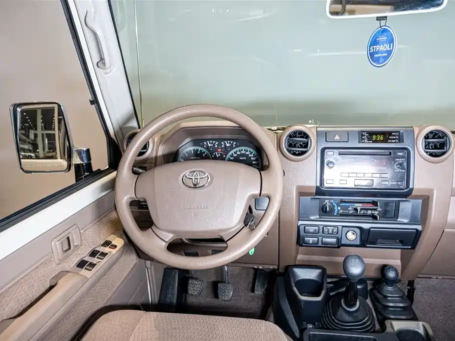 Toyota Land Cruiser LC76 2023 4.0L Middle East Version 2024 - thumbnail 12